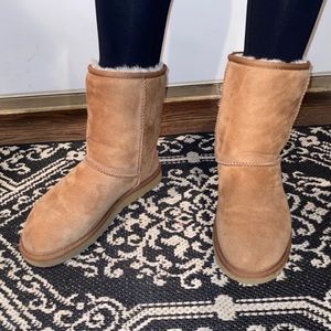 women’s classic short uggs